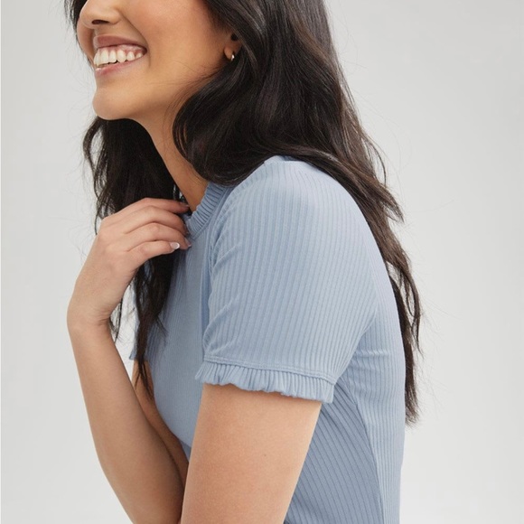 💙RW&CO crew neck frilled sleeve tshirt - medium - Picture 2 of 9